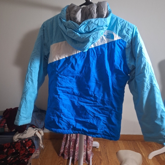 The North Face Kids' Light Blue and White Jacket - Picture 5 of 7